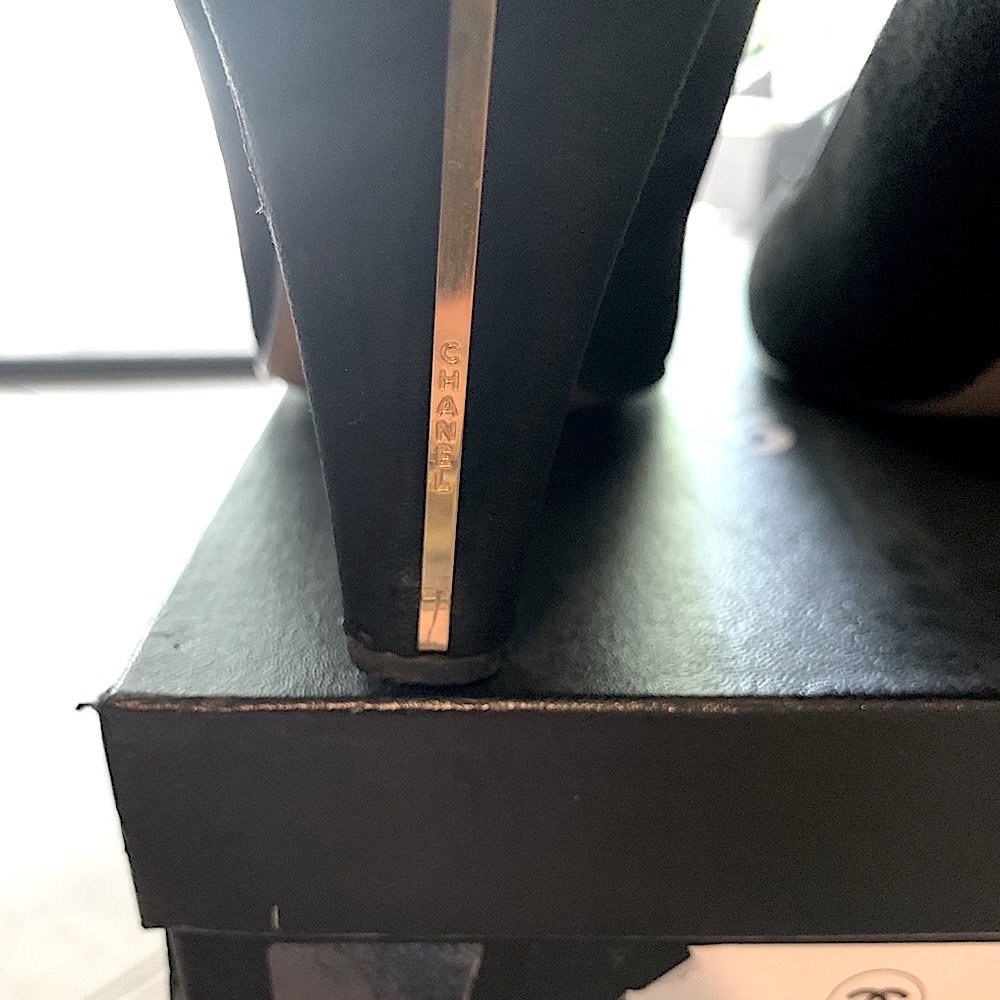 CHANEL Classic Suede Pumps - Picture 8 of 16
